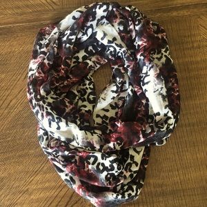 Women’s Infinity Scarf.